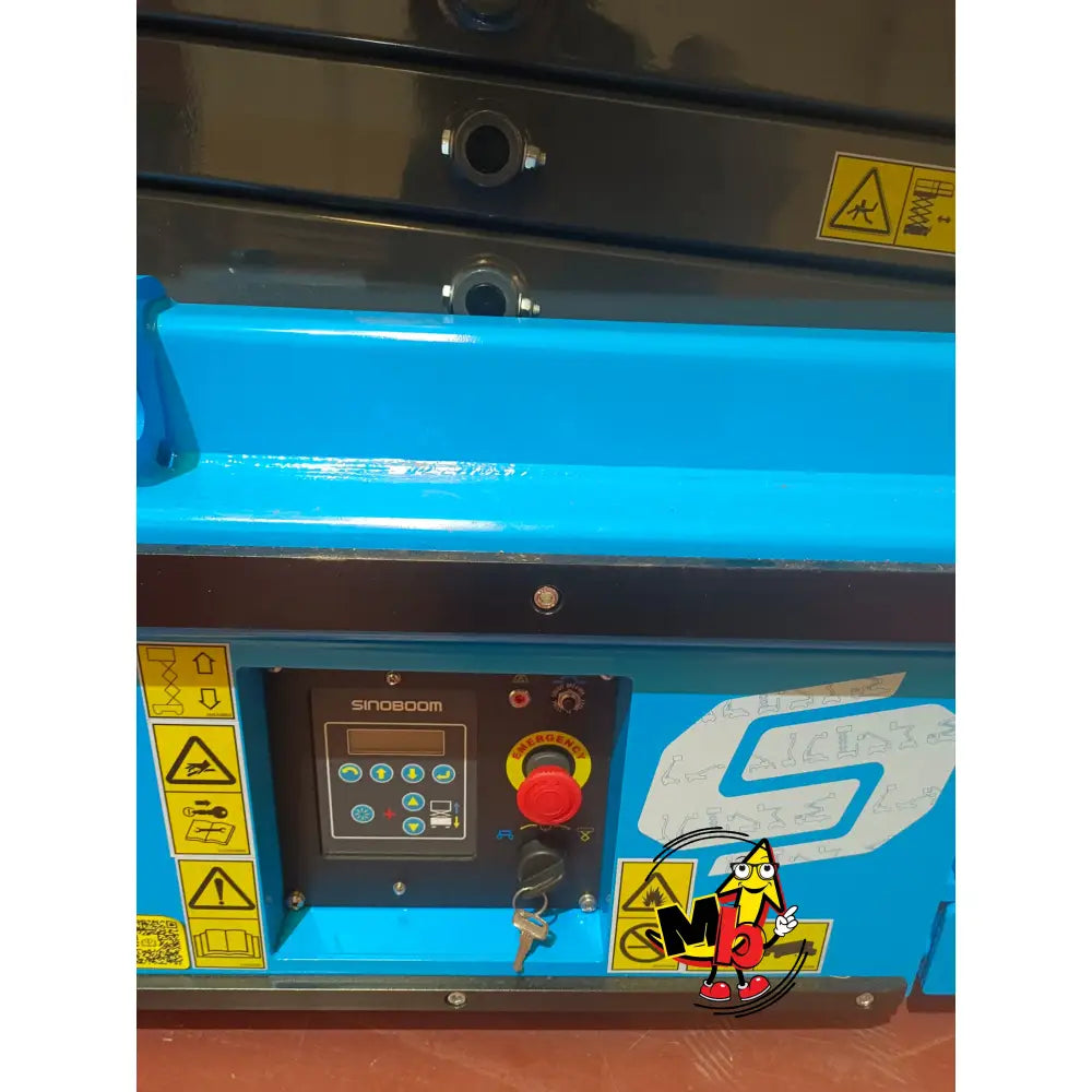 Sinoboom 1530 arrancando con el interruptor principal activado.