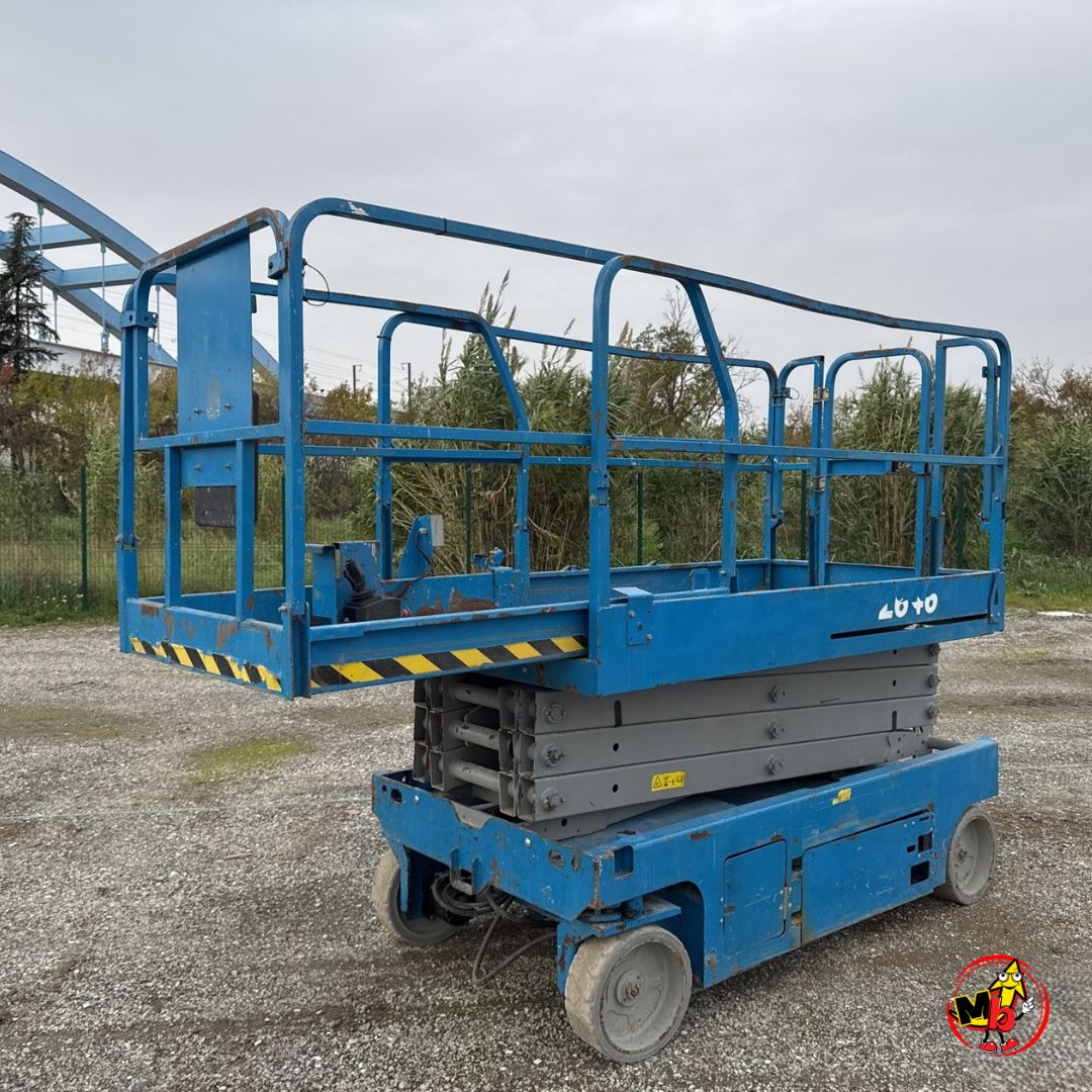 Genie GS2046 vista lateral mostrando su estructura robusta