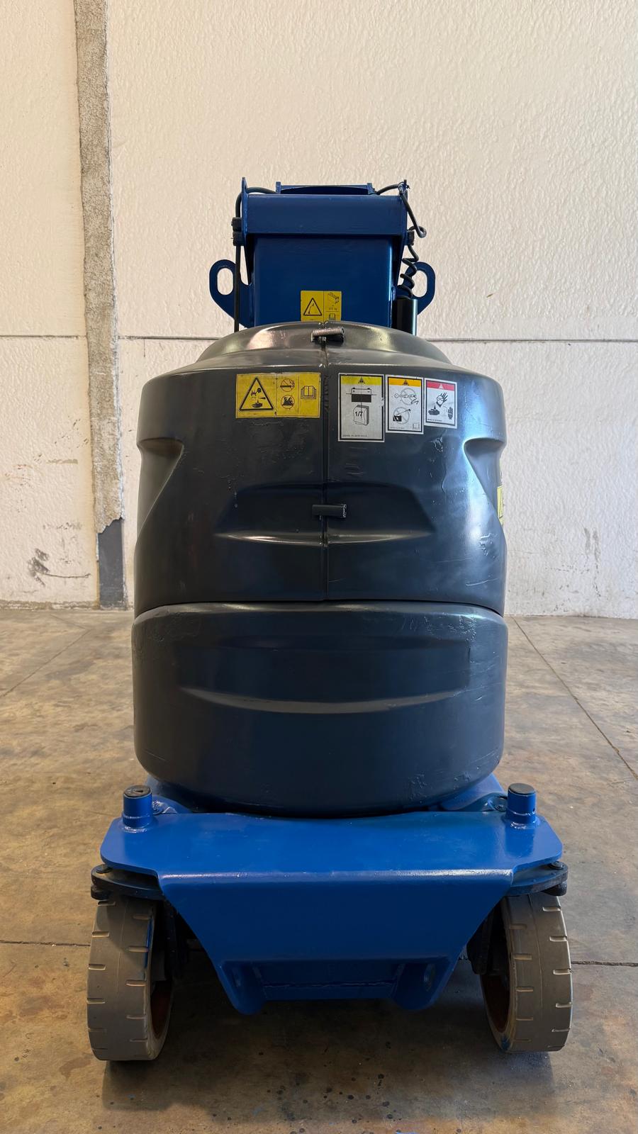 IT: Targhetta identificativa CE del produttore Genie con matricola e specifiche tecniche della GR-26J.
ES: Placa de identificación CE del fabricante Genie con número de serie y especificaciones técnicas de la GR-26J.