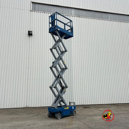 Genie GS1932 alcanzando altura de trabajo de 7,8 metros