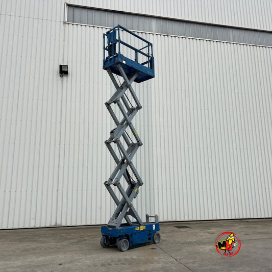 Genie GS1932 alcanzando altura de trabajo de 7,8 metros