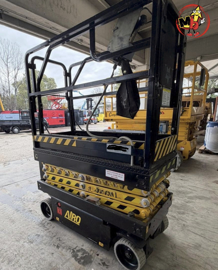 Plataforma elevadora Airo Micra 600 trabajando a 8 metros de altura