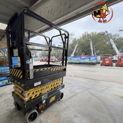Plataforma elevadora eléctrica Airo Micra 600 en uso profesional