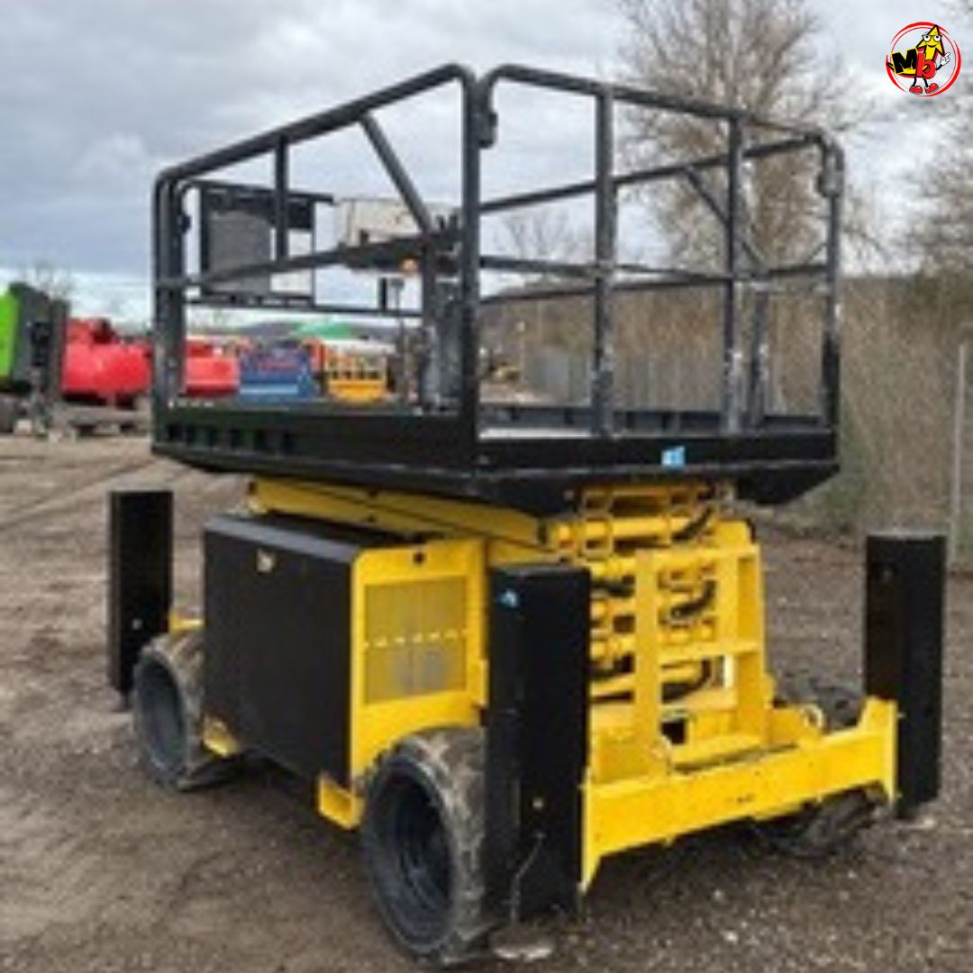 Plataforma elevadora de tijera todoterreno Airo X12 RTD 4x4 para trabajos en altura sobre terrenos difíciles