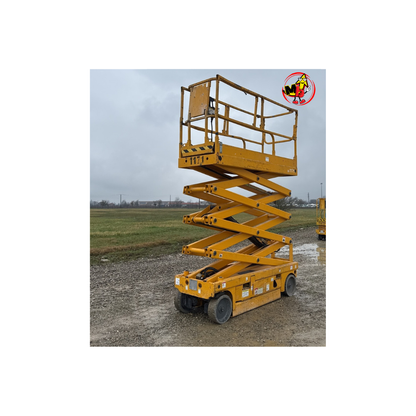 Plataforma elevadora de 10 m Haulotte Compact 10N en uso
