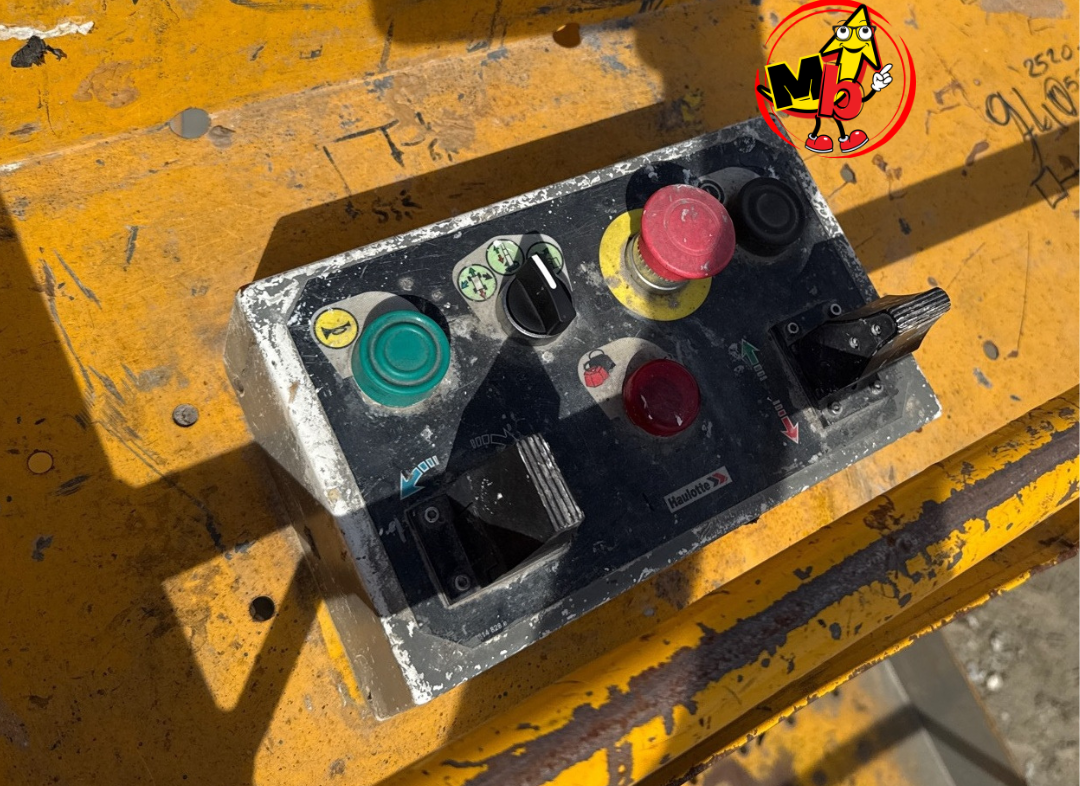 Panel de control de la plataforma elevadora compacta Haulotte Star 10 