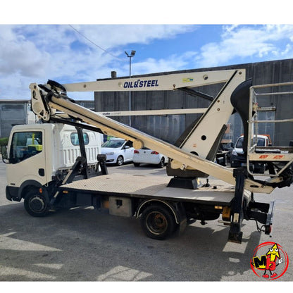 Plataforma elevadora Oil & Steel 189 usada vista completa sobre camión