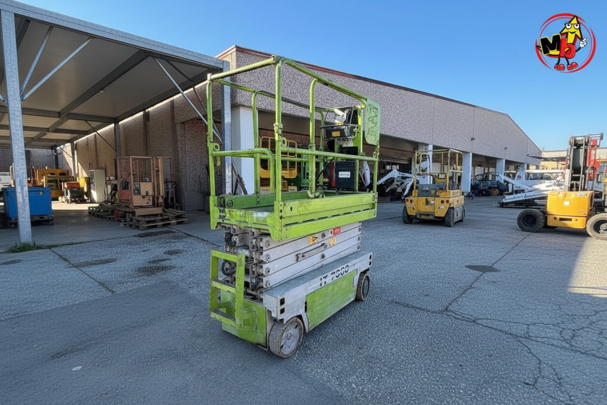Plataforma tijera ITECO IT 7380 soportando carga máxima de 200 kg