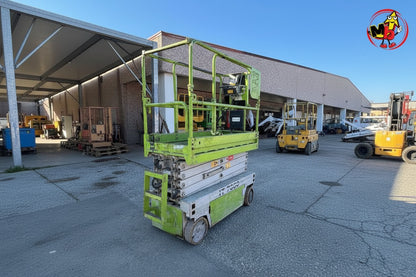 Plataforma tijera ITECO IT 7380 soportando carga máxima de 200 kg