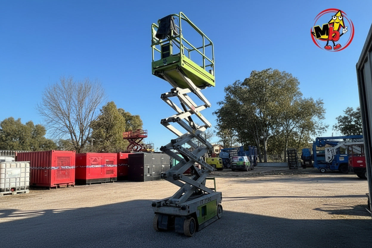 Plataforma tijera ITECO 7380 alcanzando altura máxima de 9 m