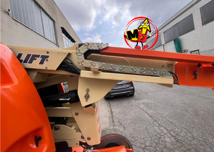 Máquina de elevación JLG 300 compacta para trabajos en altura