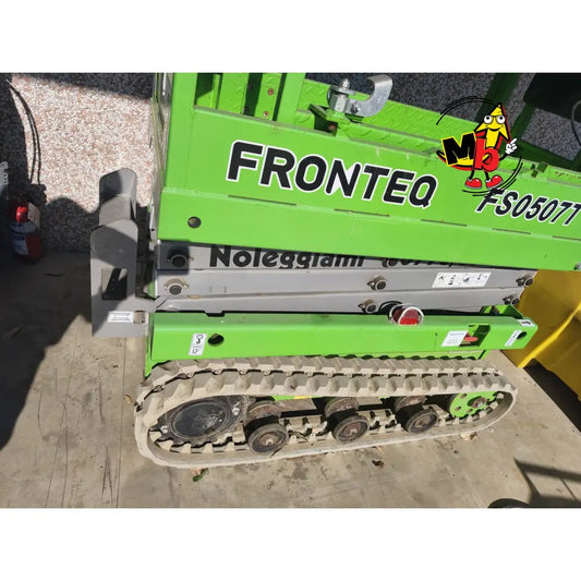 Plataforma de tijera compacta Fronteq FS0507T con 6,70 metros de altura de trabajo