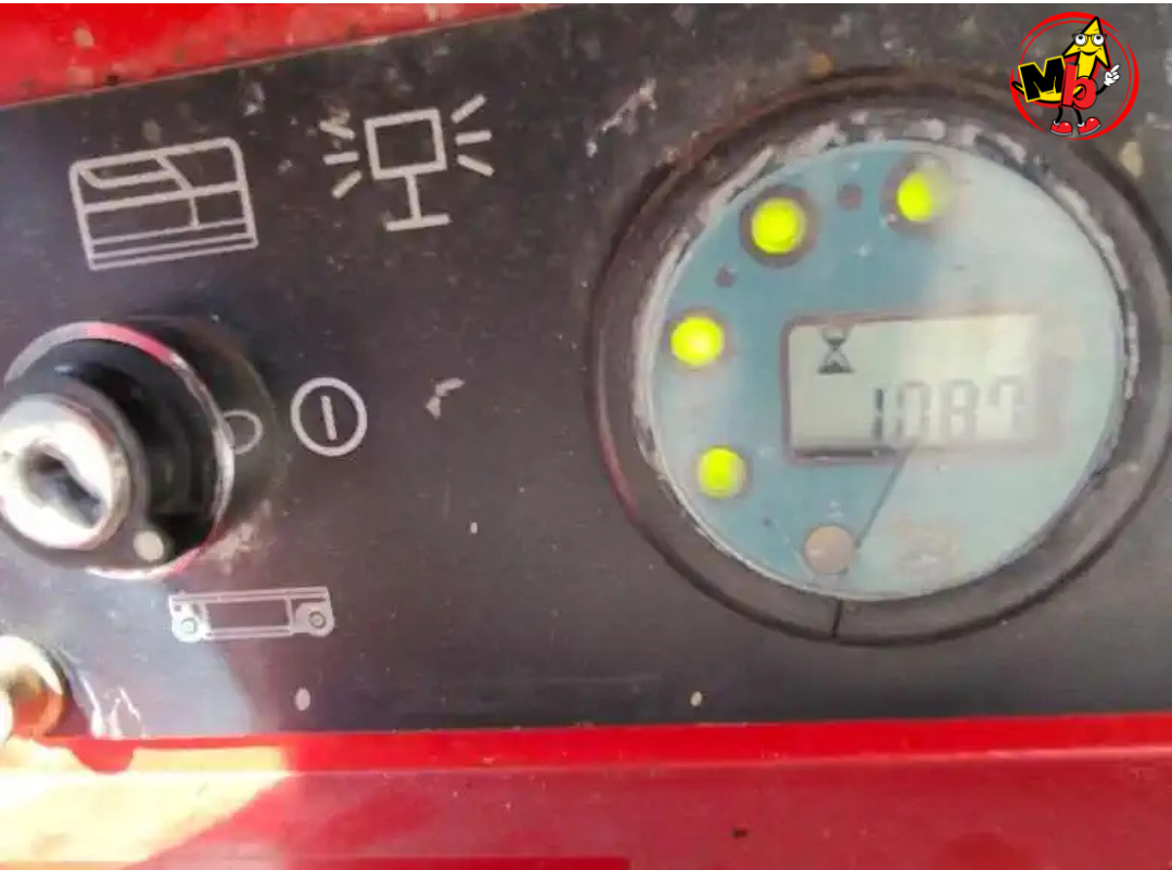 Plataforma elevadora eléctrica Haulotte Optimum 6 en nave industrial